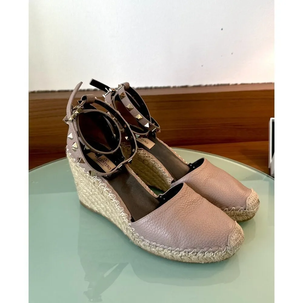 Valentino Garavani Rockstud Wedge Espadrilles in Nude – Size 37 – Authentic